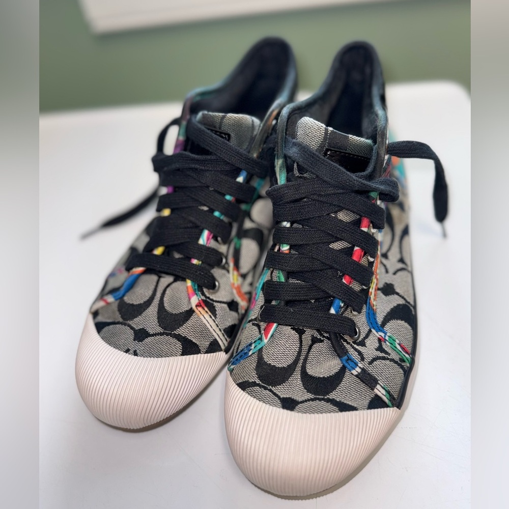 *RARE FIND* Authentic Vintage Coach Zoe A1000 Signature C Lace-Up Sneakers